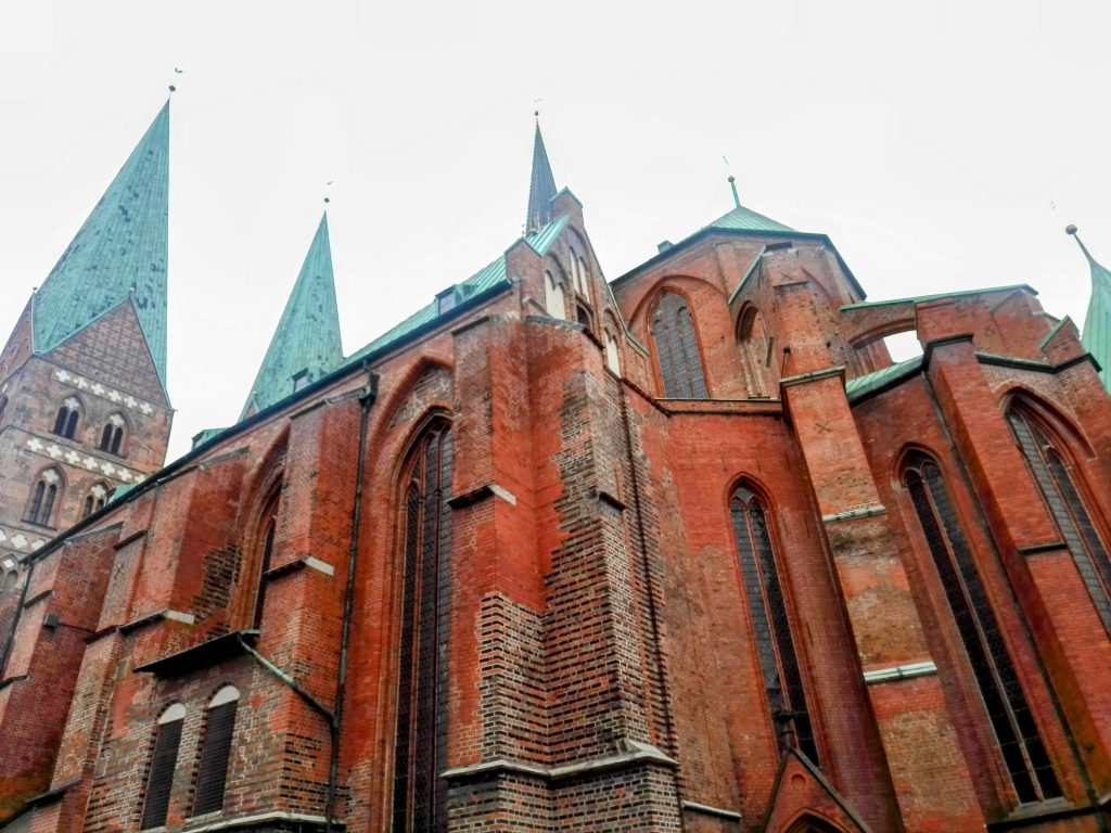 Kirchenschiff der Marienkirche in der Lübecker Altstadt. Kostenlos mit Quellenangabe nutzbar.